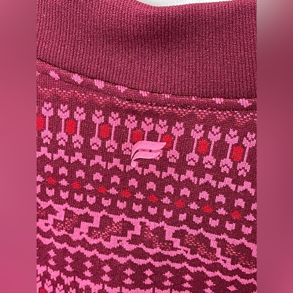Fabletics Holly Seamless Fair Isle Long Sleeve Top & Leggings Set Merlot XL - Picture 10 of 14